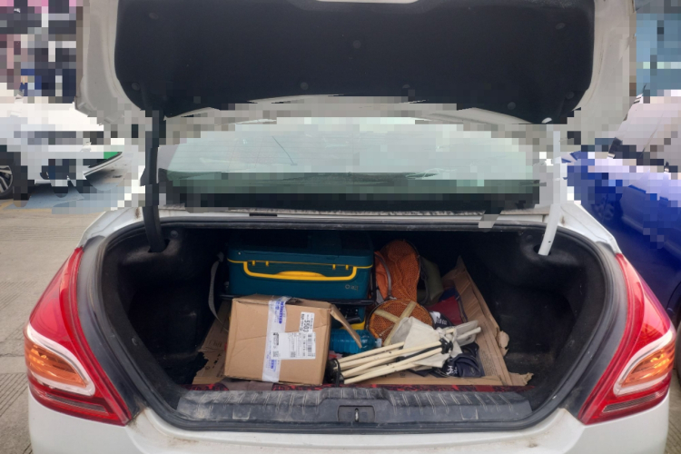 标致308 2014款 乐享版 经典 1.6L 手动风尚型中控内饰23