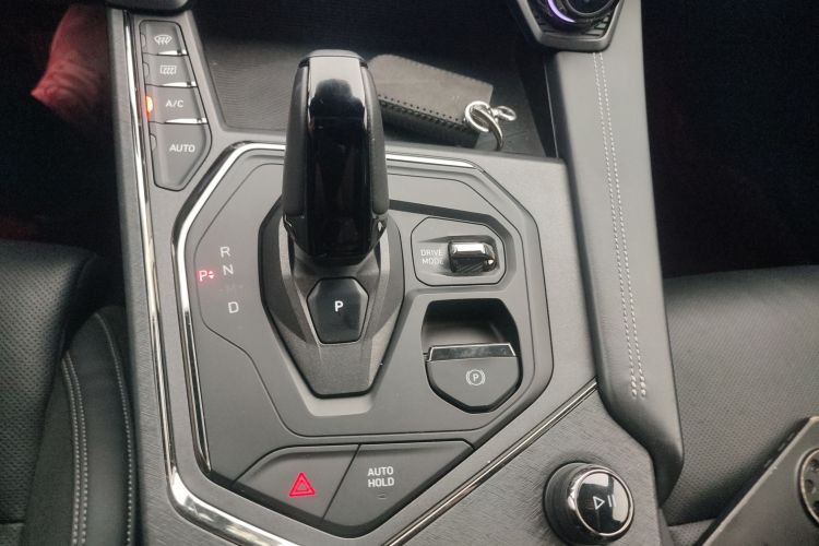 领克01 2021款 2.0TD 四驱暗夜版中控内饰18