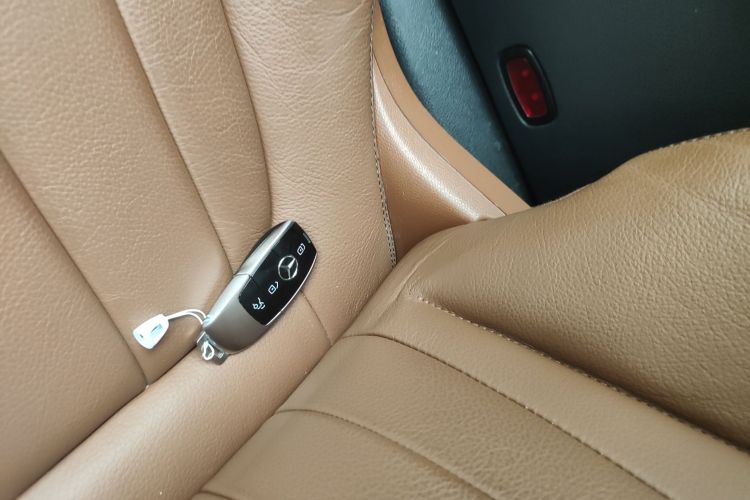 奔驰E级(进口) 2020款 E 260 轿跑车中控内饰7001