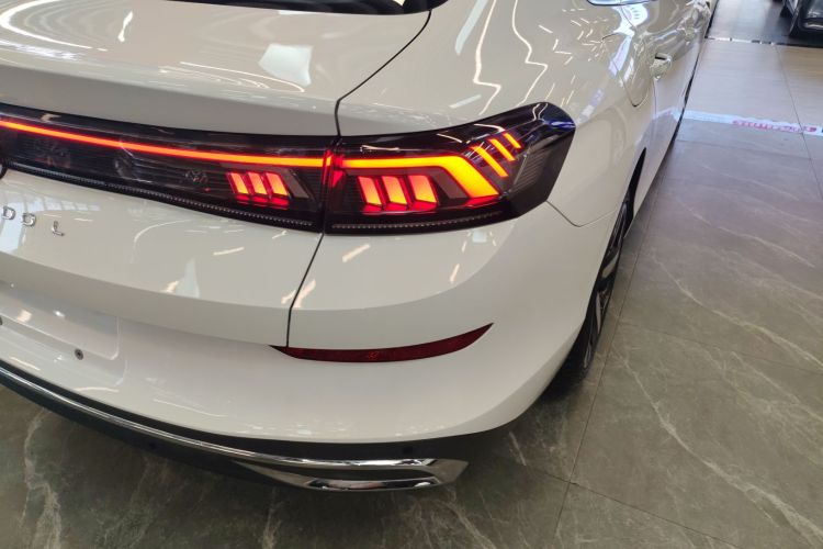 大众 2025款 凌渡L 280TSI DSG酷辣版车身外观9