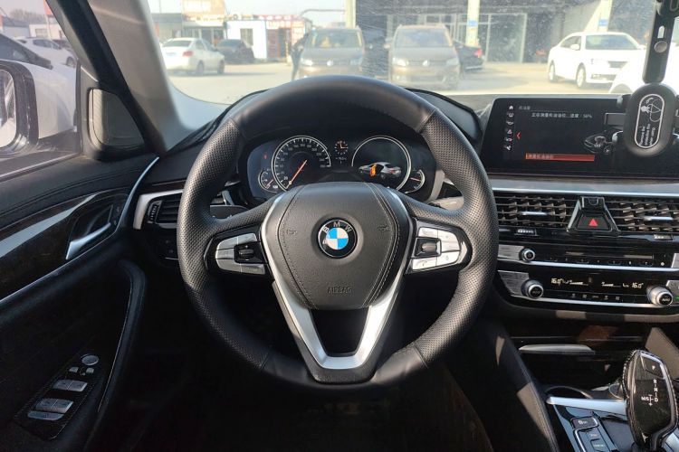 宝马5系 2018款 525Li 豪华套装中控内饰13