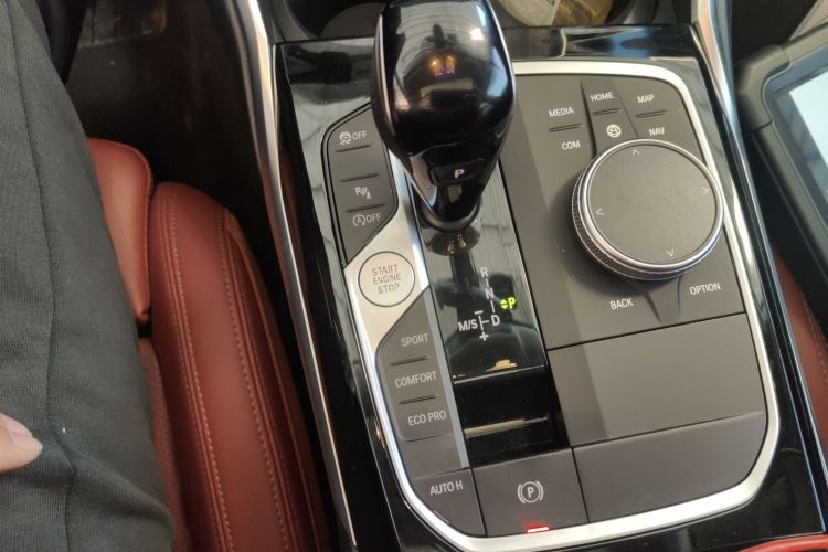 宝马3系 2022款 320i 运动套装中控内饰18