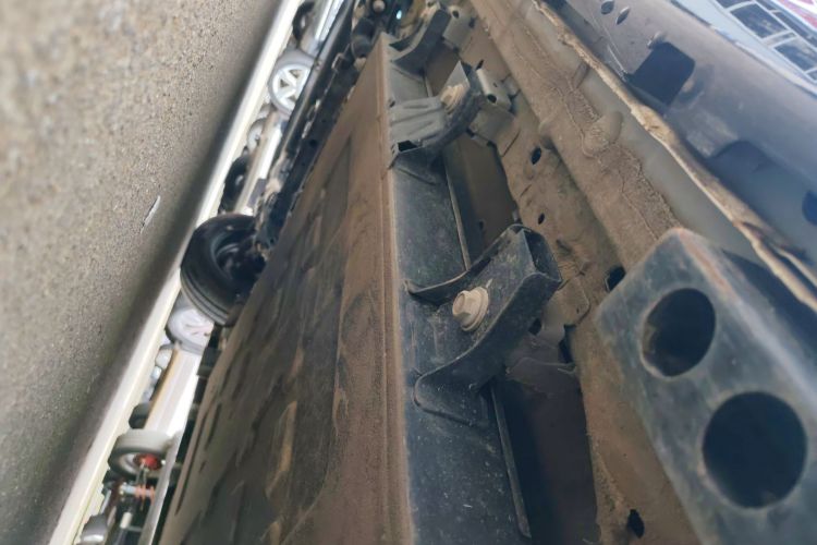 凯翼拾月 2023款 201km 踏浪版机舱底盘30