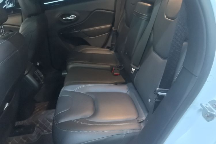 Jeep 自由光 2017款 2.0L 优越版中控内饰21