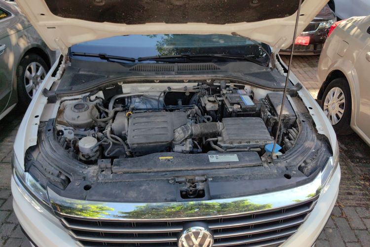 大众 朗逸 2021款 1.5L 自动风尚版机舱底盘24