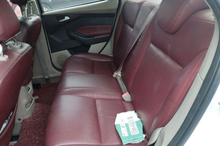 福特 福克斯 2015款 三厢 1.6L 自动舒适型中控内饰21