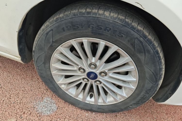 福特 福睿斯 2015款 1.5L 自动舒适型车身外观10