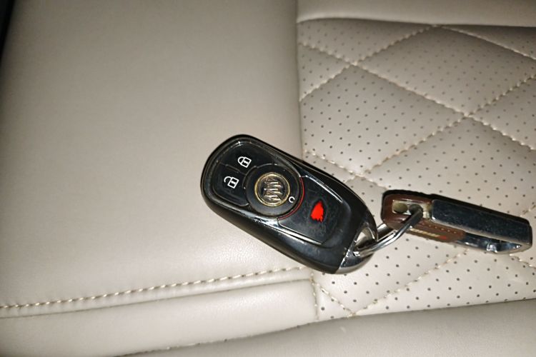 别克GL8 2018款 ES 28T 舒适型 国VI中控内饰7001