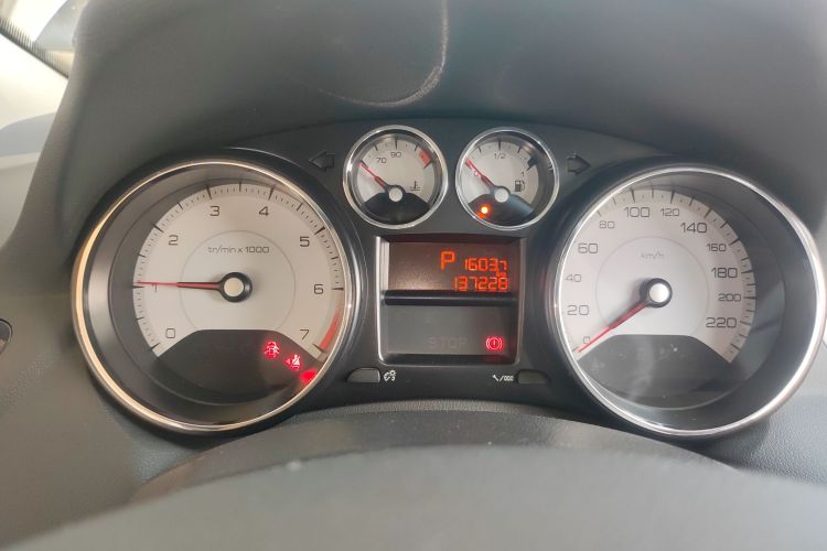 标致308 2014款 乐享版 经典 1.6L 自动风尚型中控内饰14