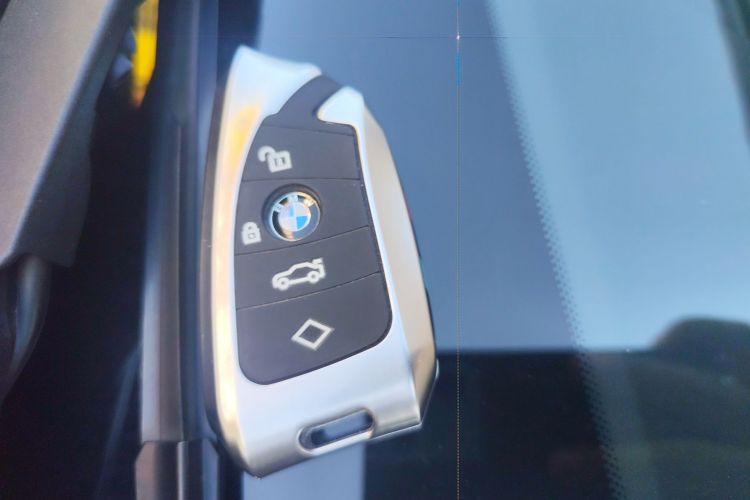 宝马3系 2022款 325Li M运动套装中控内饰7001