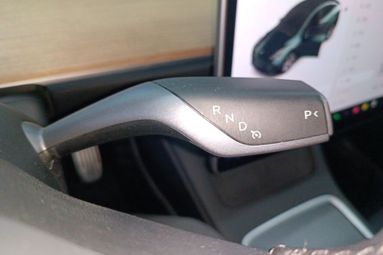 特斯拉 Model Y 2021款 标准续航后驱版中控内饰18