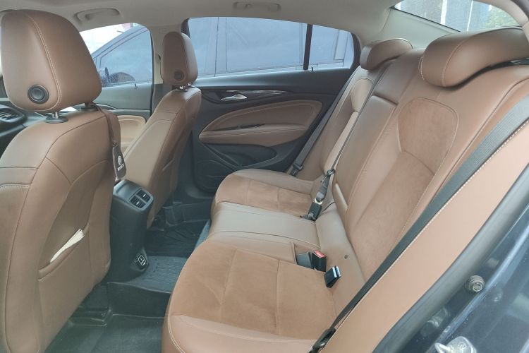 别克 君威 2020款 552T 豪华型中控内饰21