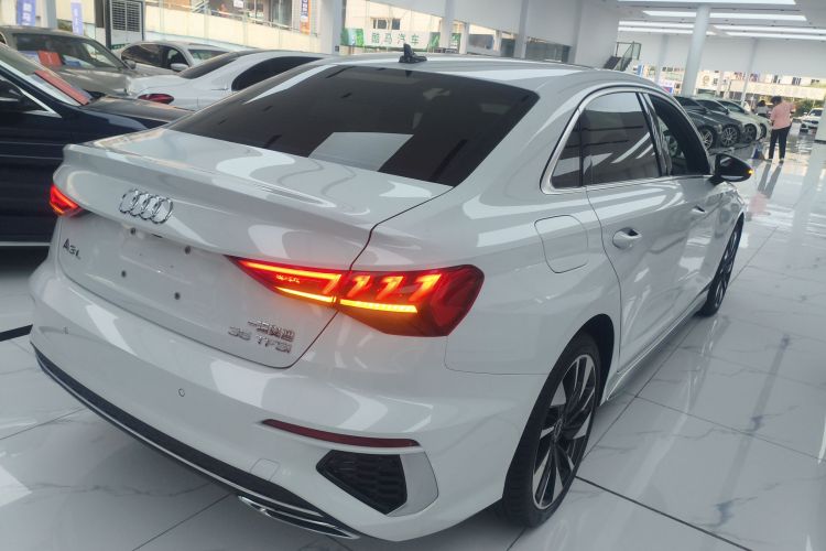 奥迪A3 2023款 A3L Limousine 35 TFSI 时尚运动型车身外观7