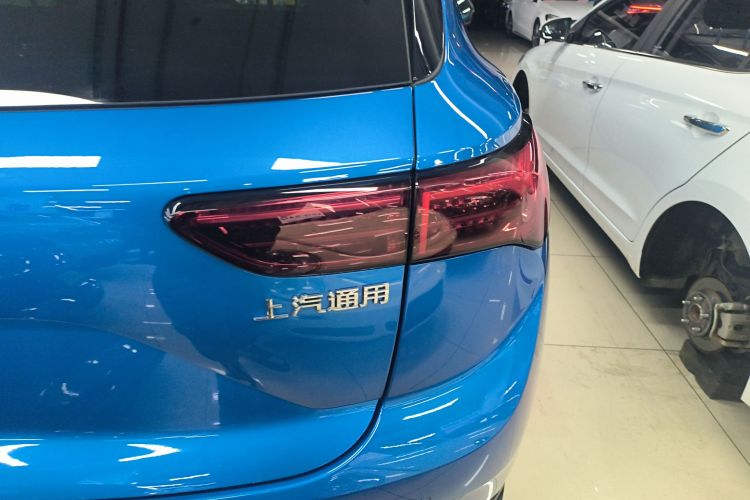 别克 2024款 昂科威S  25T 炫黑风尚版车身外观6006