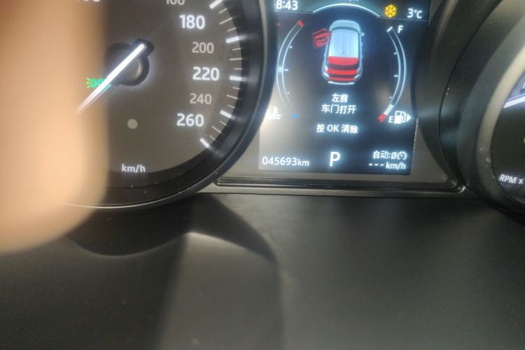 路虎 揽胜极光 2018款 240PS PURE 风尚版中控内饰15