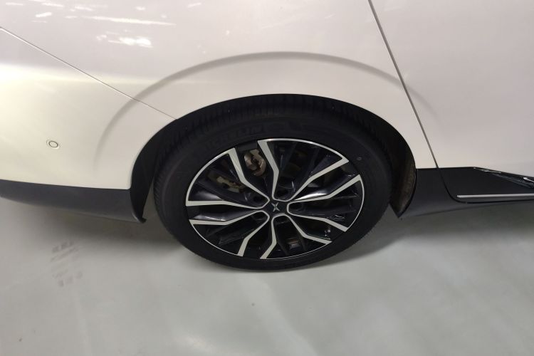 小鹏P5 2022款 550E车身外观6008