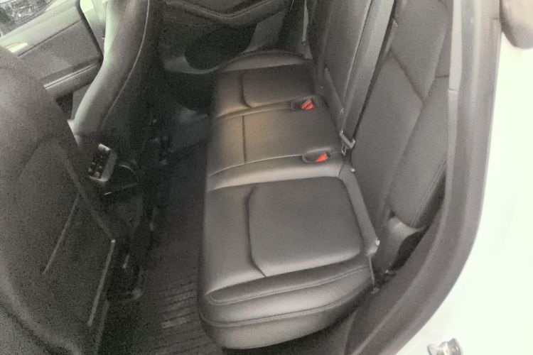 特斯拉 Model Y 2022款 长续航全轮驱动版中控内饰7004