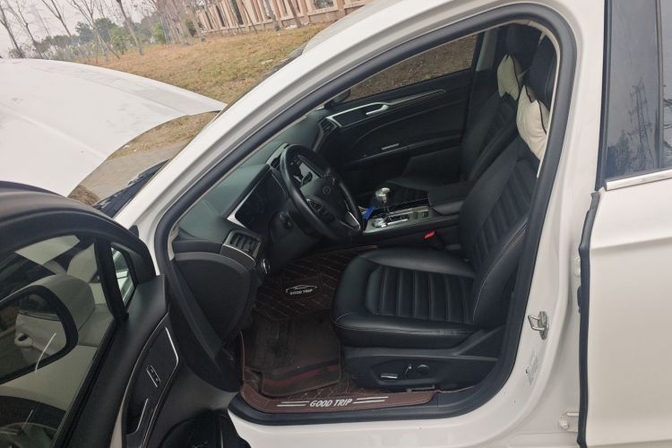 福特 蒙迪欧 2020款 EcoBoost 180 时尚型中控内饰19