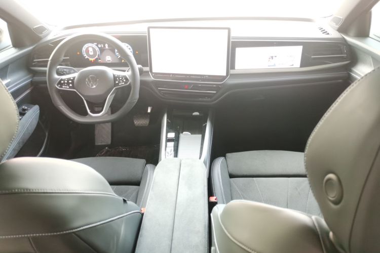 大众 帕萨特 2025款 Pro 380TSI 星空龙尊版中控内饰12