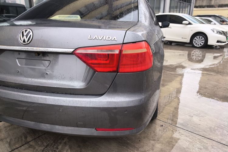 大众 朗逸 2013款 改款经典 1.6L 手动舒适版车身外观9