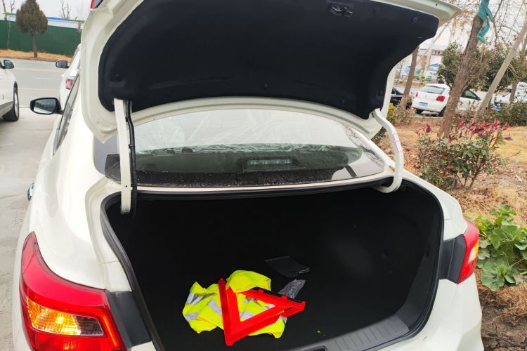 日产 轩逸 2026款 经典 1.6L CVT舒畅版机舱底盘23