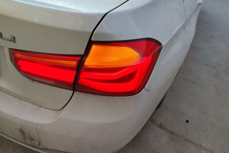 宝马3系 2016款 320Li 进取型车身外观9