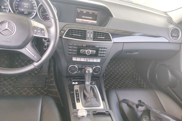 奔驰C级 2013款 C 180 经典型 Grand Edition局部细节18