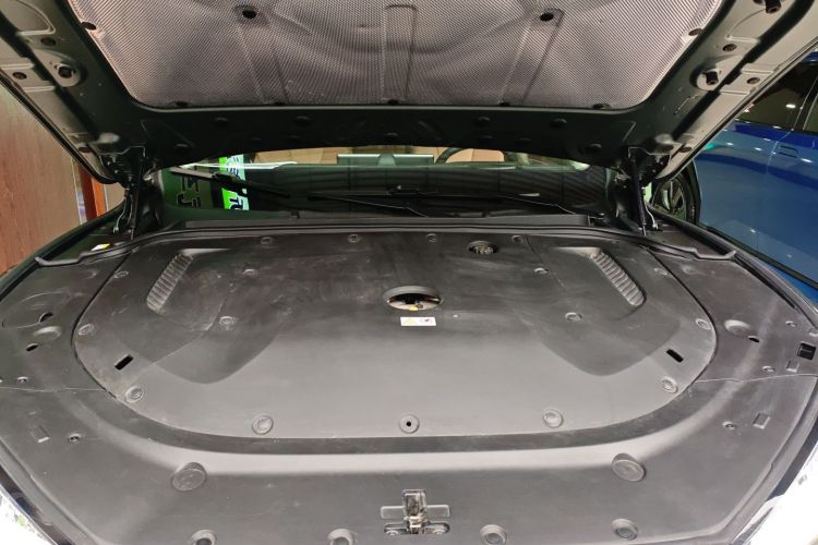 鸿蒙智行 问界M5 2022款 增程四驱性能版机舱底盘24