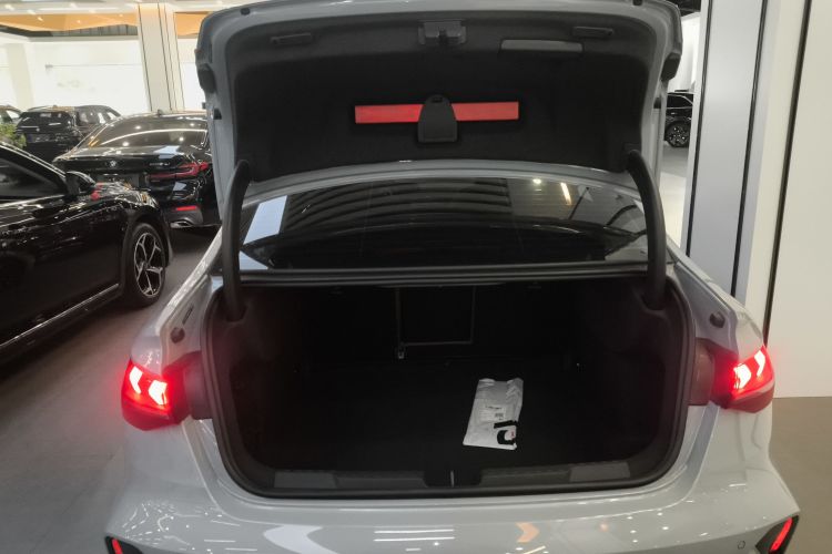 奥迪A3 2025款 A3L Limousine 35TFSI 飞驰尊享型 +豪华臻选包机舱底盘23