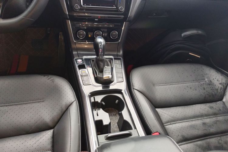 大众 帕萨特 2017款 330TSI DSG御尊版中控内饰18