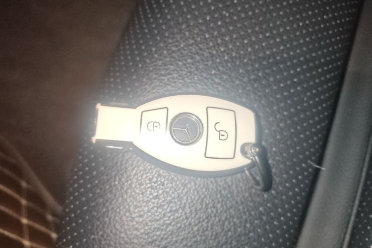 奔驰C级 2015款 改款 C 200 L 运动型中控内饰7001