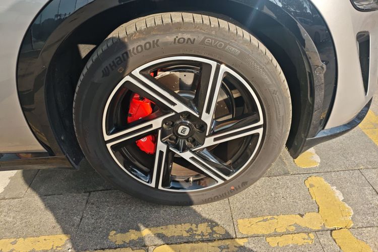 小米汽车 小米YU7 2025款 超长续航高性能四驱Max版车身外观10