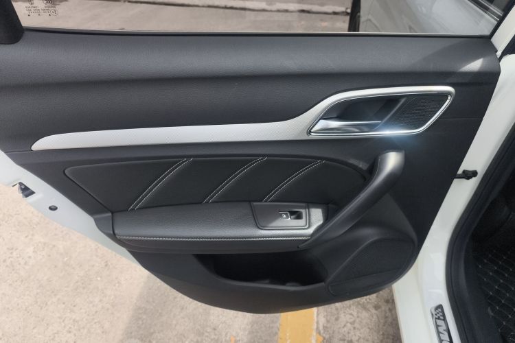 名爵 MG6 2017款 20T 手动豪华智联版 国V中控内饰49