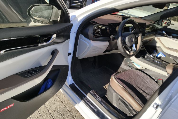 比亚迪 秦PLUS 2024款 荣耀版 DM-i 55KM领先型中控内饰20