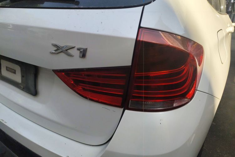 宝马X1 2015款 sDrive18i 时尚晋级版车身外观9