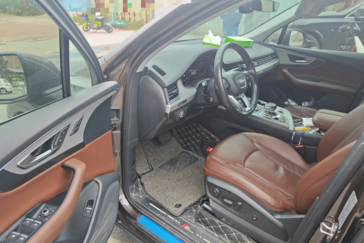 奥迪Q7 2018款 40 TFSI 舒适型中控内饰20