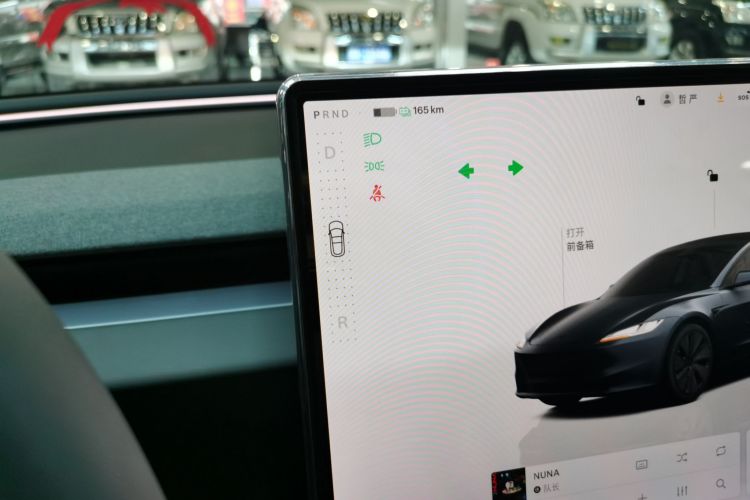 特斯拉 Model 3 2025款 后轮驱动版中控内饰18