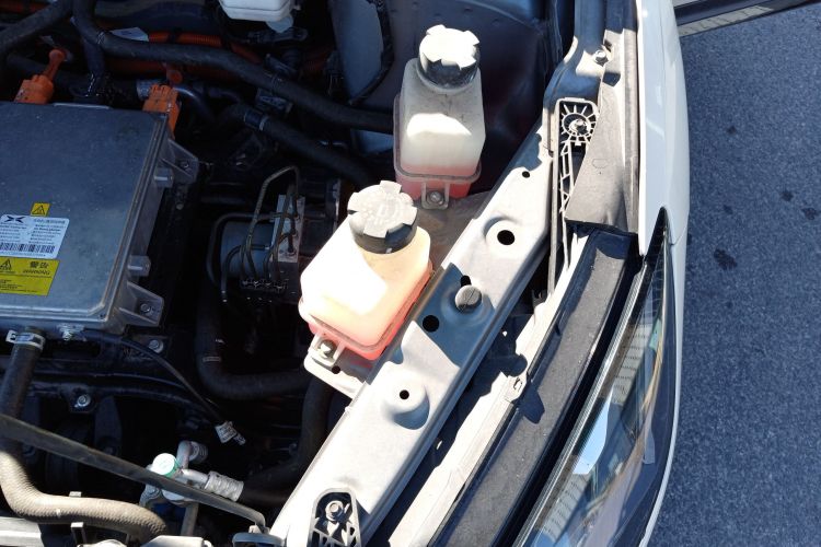 小鹏G3 2020款 520i 智享版机舱底盘26