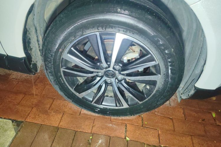 丰田 凌放HARRIER 2022款 双擎 2.5L CVT两驱豪华版车身外观10