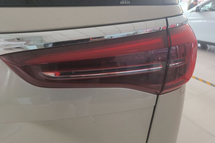 别克GL8 2021款 ES陆尊 653T 豪华型车身外观9