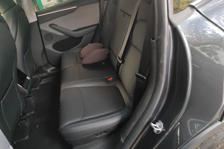 特斯拉 Model Y 2025款 后轮驱动版中控内饰7004