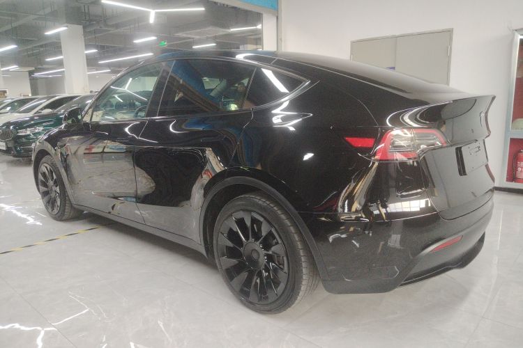 特斯拉 Model Y 2022款 后轮驱动版车身外观4