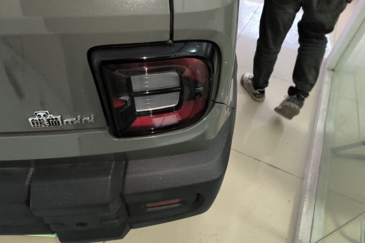 吉利银河 2025款 210km 熊猫骑士车身外观9