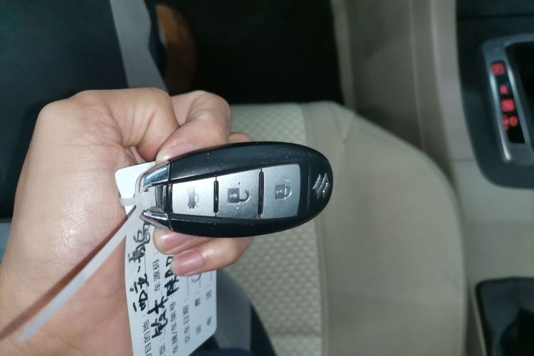 铃木 凯泽西 2011款 2.4L 两驱CVT标准版中控内饰7001