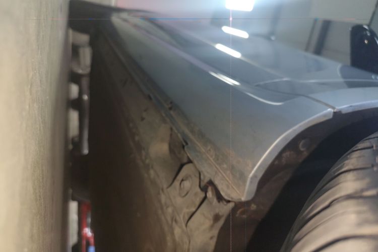 鸿蒙智行 问界M5 2022款 纯电四驱性能版局部细节9001