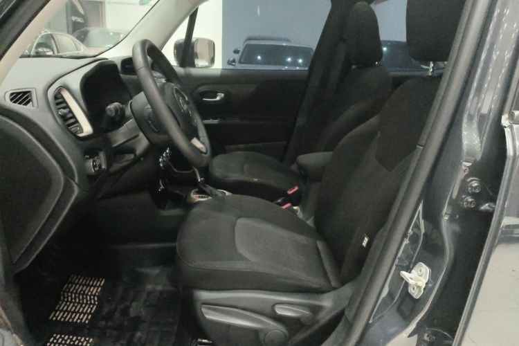 Jeep 自由侠 2017款 180T 自动高能版中控内饰19