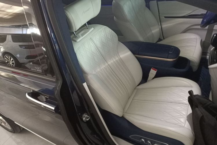 别克GL8 2020款 Avenir艾维亚 四座尊礼版局部细节41