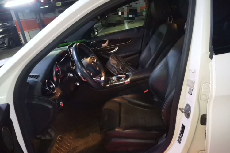 奔驰C级 2017款 改款 C 200 运动版中控内饰19