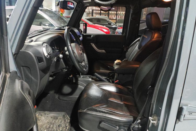 Jeep 牧马人 2015款 3.0L Sahara 四门舒享版局部细节19