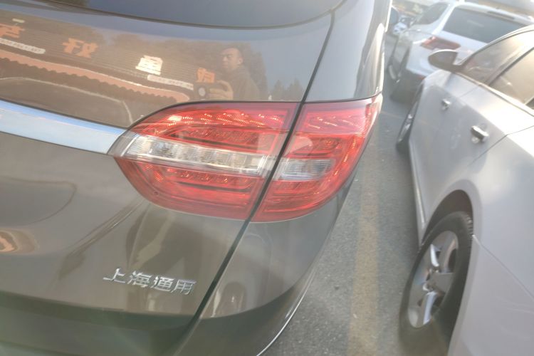 别克GL8 2014款 3.0L XT豪华商务旗舰版车身外观9